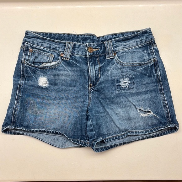 Distressed GAP Jean shorts - Picture 1 of 3